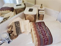 3 Piece Bathroom Set & Decorative Towels
