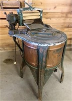 Unmarked Electric Clothes Wringer Waasher,