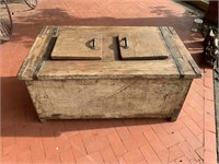 VINTAGE ICE CHEST/COFFEE TABLE