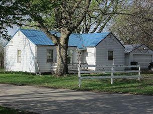 Real-Estate Auction  2 Bedroom Home,lot 90 x 310 w/Garage