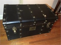 OLD TRUNK 26 X 16 X 16
