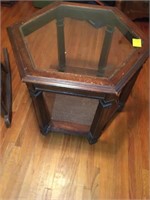 GLASS TOP OCTAGON TABLE 24X24X21