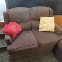 Love seat & 2 pillows
