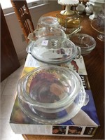 Pyrex cooking dishes & case
