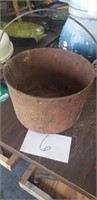 CAST IRON POT WITH HANDLE