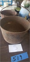 CAST IRON POT WITH HANDLE AND GATE MARK