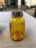 amber pint jar with lid