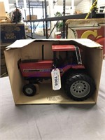 ERTL international 5288 tractor with cab 1:16