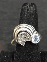 .925 STERLING SILVER RING WITH BLUE TOPAZ GEMSTONE