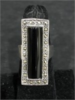 .925 STERLING SILVER RING WITH BLACK ONYX GEMSTONE