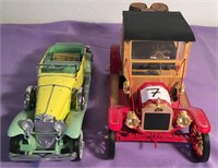 808 - LOT OF 2 COLLECTABLE METAL CARS (7)