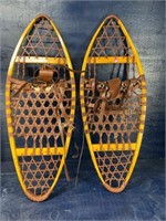 PAIR OF SNOW SHOES