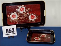 2 Serving Tray with Red and White Flowers