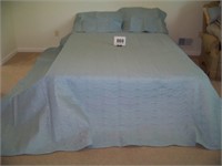 King Size Bed Spread and 2 Pillow Shams - Like New