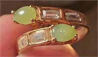 Gold tone ring w jade / jadite stones size 8