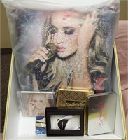 CARRIE UNDERWOOD GIFT SET - RETAIL $50.00