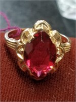 10K Yellow Gold Ladies Ring w/Red Marquise Set