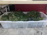 Large tote with lid with a Christmas tree with