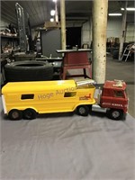 Ertl toy horse truck and trailer