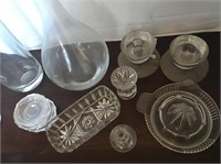 ASSORTED LOT OF GLASS AND CRYSTAL PIECES