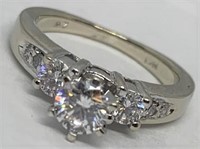 14KT WHITE GOLD .70CTS DIAMOND RING FEATURES