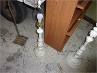 Cast table lamp