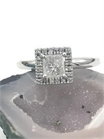 14K White Gold Diamond Ring - WOW