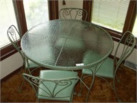 ROUND PATIO TABLE WITH 4 CHAIRS