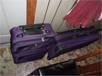 2 newer suit cases