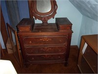 Fancy dresser w/mirror