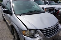 2006 SILVER CHRYSLER TOWN & COUNTRY LIMITED