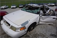 2004 WHITE FORD CROWN VIC
