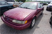 1993 RED FORD TAURUS GL