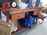 Work bench with vise