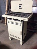 Magic Chef LP gas range, 3 burners w/oven