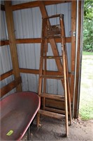 6' Wood step ladder