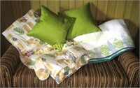 Comforter Quilt & Pillows