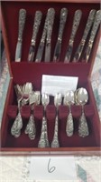 NICE SILVERWARE SET WITH CASE