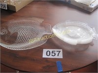 1 Glass Fish Plate- 4 Plastic Fish Plate
