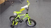 BICYCLE WITH TRAINING WHEELS