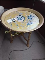 Wooden oriental-style table (circular top)