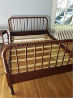 Wood Spindle Bed