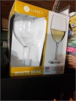 4 new white wine glasses