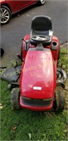 Red Craftsman DLT 2000 riding lawn mower