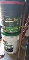 Aprox. Full bucket of driveway sealer