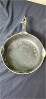 Wagner ware iron skillet approx 9 inches diameter