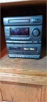 Aiwa cd , cassette and  audio system with speakers