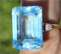 10K Emerald-Cut Aquamarine and Diamonds Ring