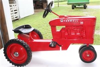 IH McCormick Farmall M pedal tractor