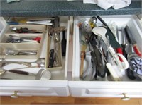 Contents Of Kitchen Drawers